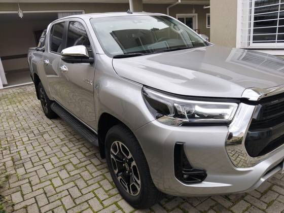 TOYOTA HILUX 2.8 D-4D TURBO DIESEL CD SRX 4X4 AUTOMÁTICO